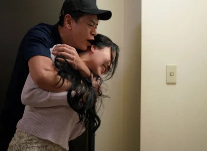 Nữ ca sĩ bị fan cuồng tấn công tình dục vì vẻ đẹp khiến mất hết lý trí